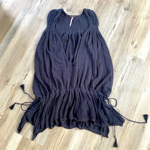 Free People v-neck sleeveless top - Picture 1 of 7